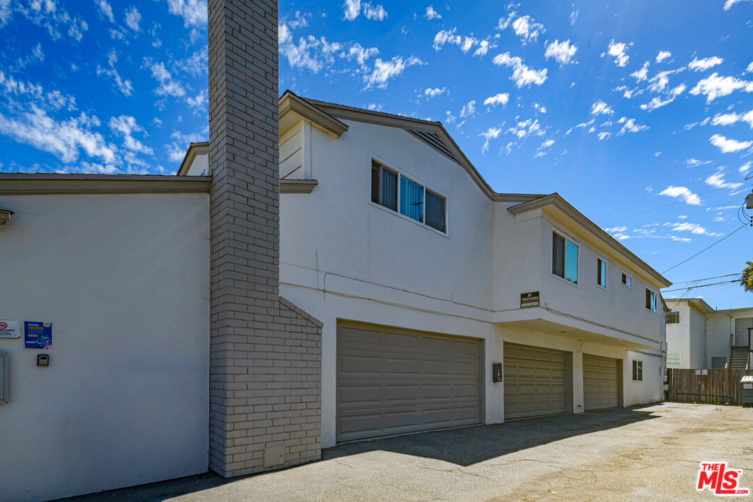 1102 Barbara Street Redondo Beach, CA 90277 - Photo 5 of 13 a front view of a house with yard