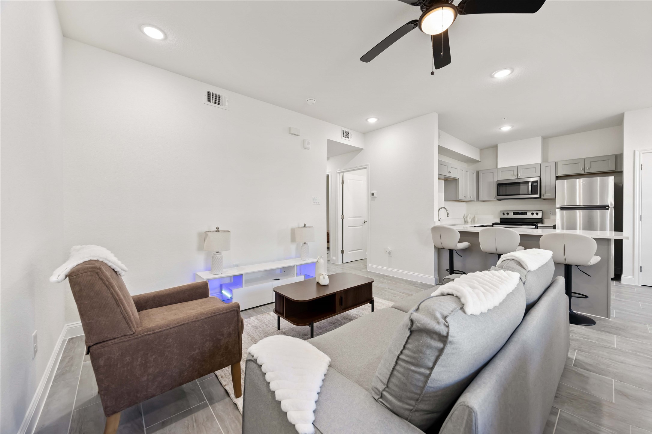 9129 Brandon Street, Unit A7 Houston, TX 77051 - Photo 3 of 15 a living room with furniture and kitchen view