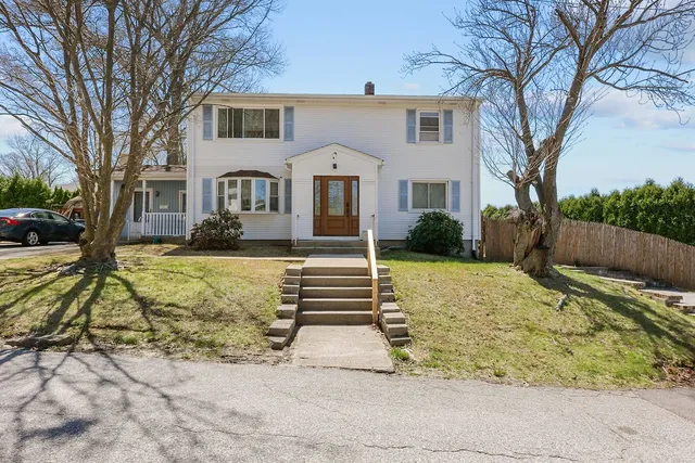 $1,800 | 231 Hyde Street, Unit 2, Cranston, RI 02920