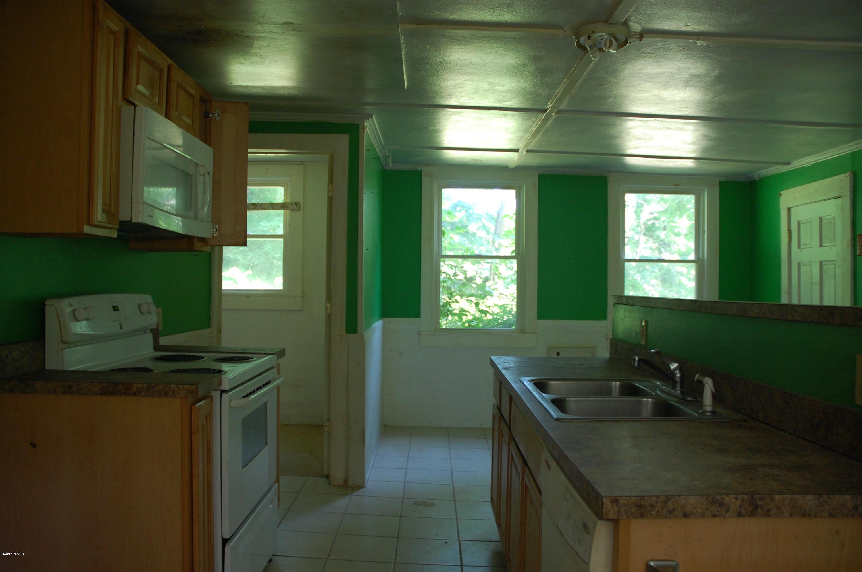 575 North Undermountain Road Sheffield, MA 01257 - Photo 8 of 11 8_DSC_0182