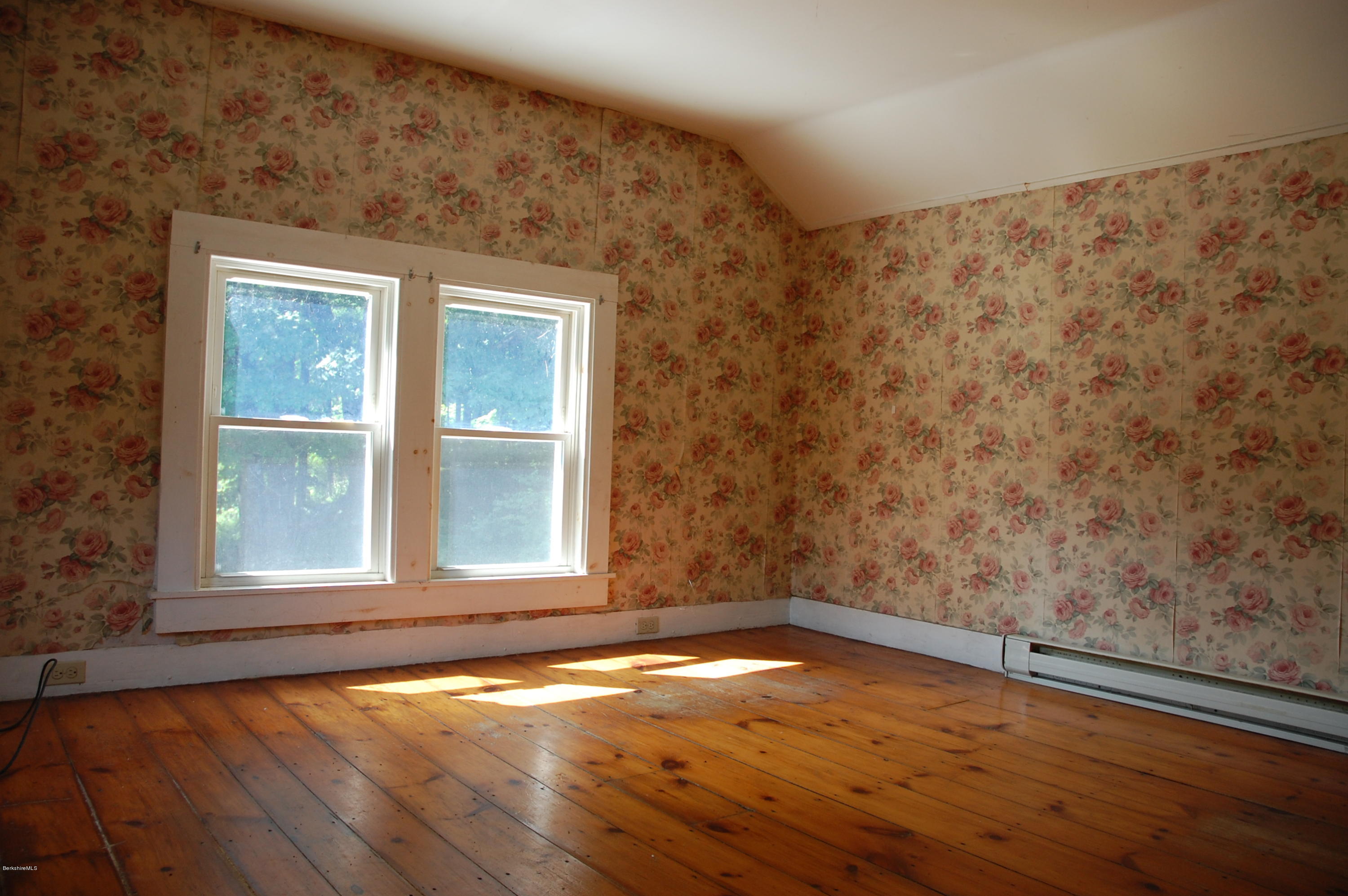 575 North Undermountain Road Sheffield, MA 01257 - Photo 10 of 11 10_DSC_0172