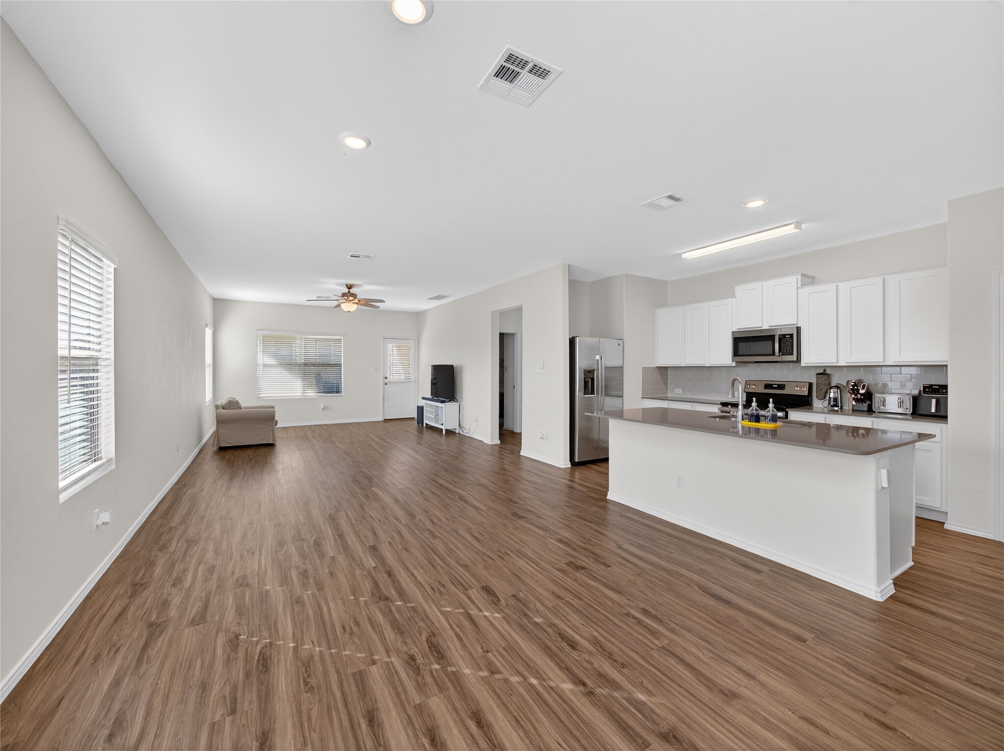 156 Greatest Gift Way Jarrell, TX 76537 - Photo 7 of 40