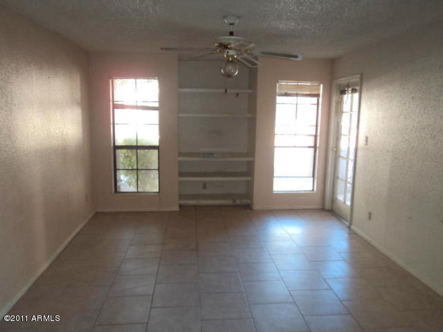 2855 South Ext Road, Unit 101 Mesa, AZ 85210 - Photo 9 of 20 Living Room