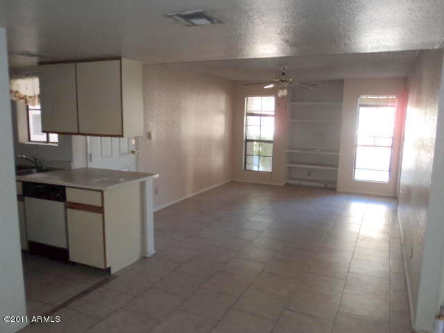 2855 South Ext Road, Unit 101 Mesa, AZ 85210 - Photo 10 of 20 Living Room