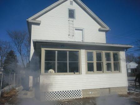 831 Spring Street Aurora, IL 60505 - Photo 2 of 8