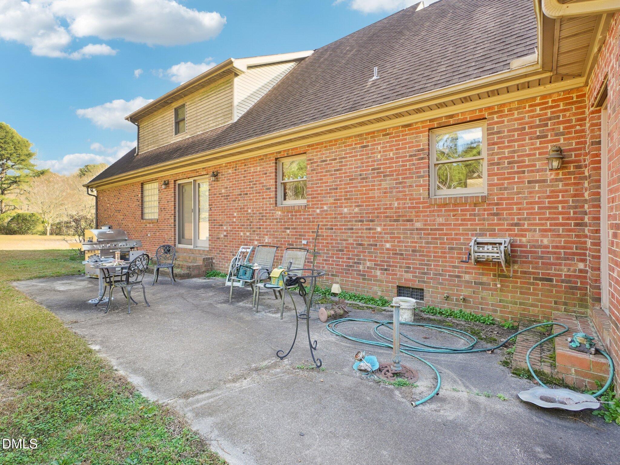 750 Stephenson Road Benson, NC 27504 - Photo 18 of 21 a backyard of a house with outdoor seating