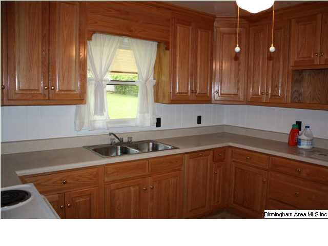 1212 Robertson Road Anniston, AL 36207 - Photo 4 of 29
