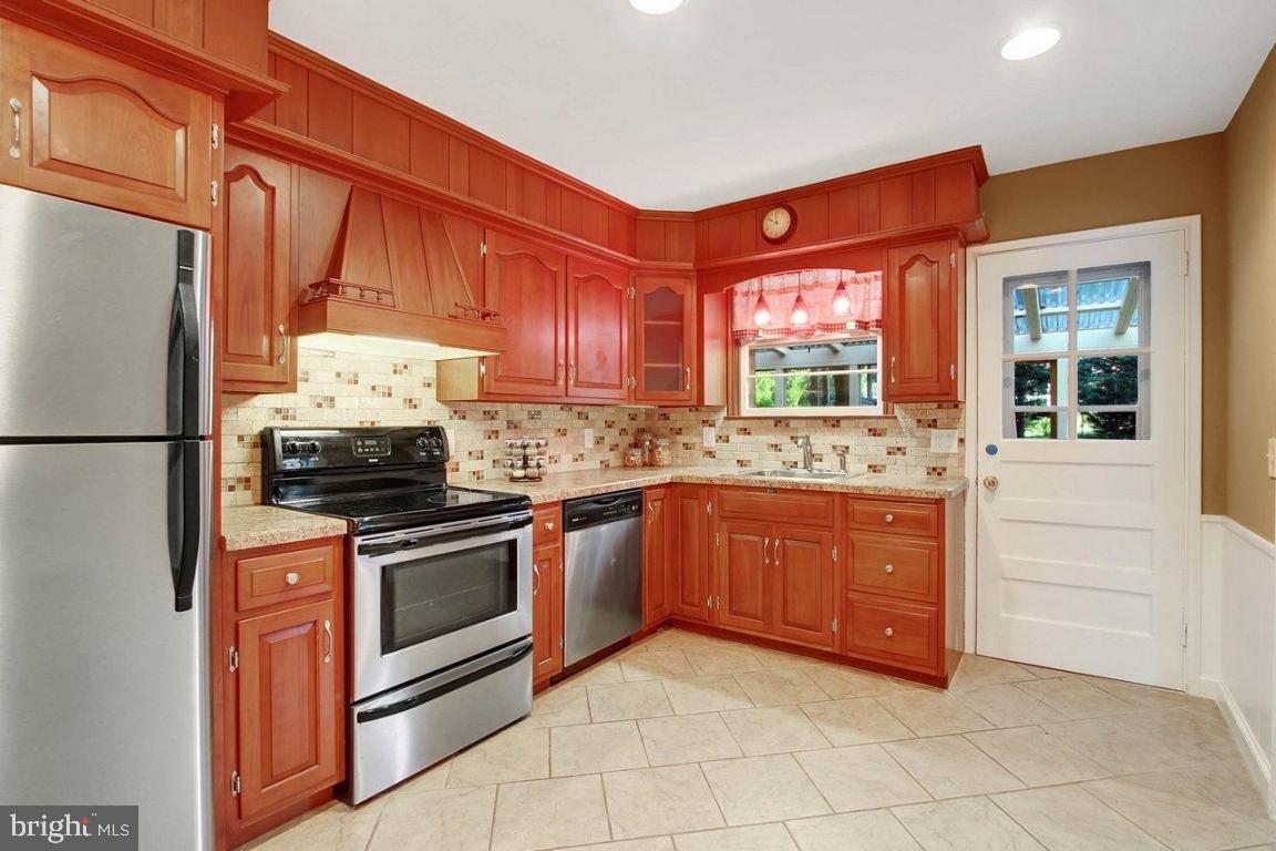 1533 Eden Road Lancaster, PA 17601 - Photo 7 of 22