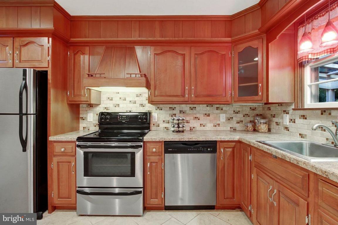 1533 Eden Road Lancaster, PA 17601 - Photo 8 of 22