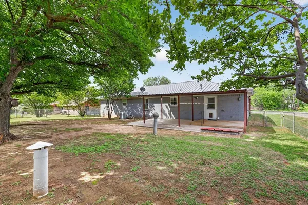 $250,000 | 624 North Ave A, Springtown, TX 76082