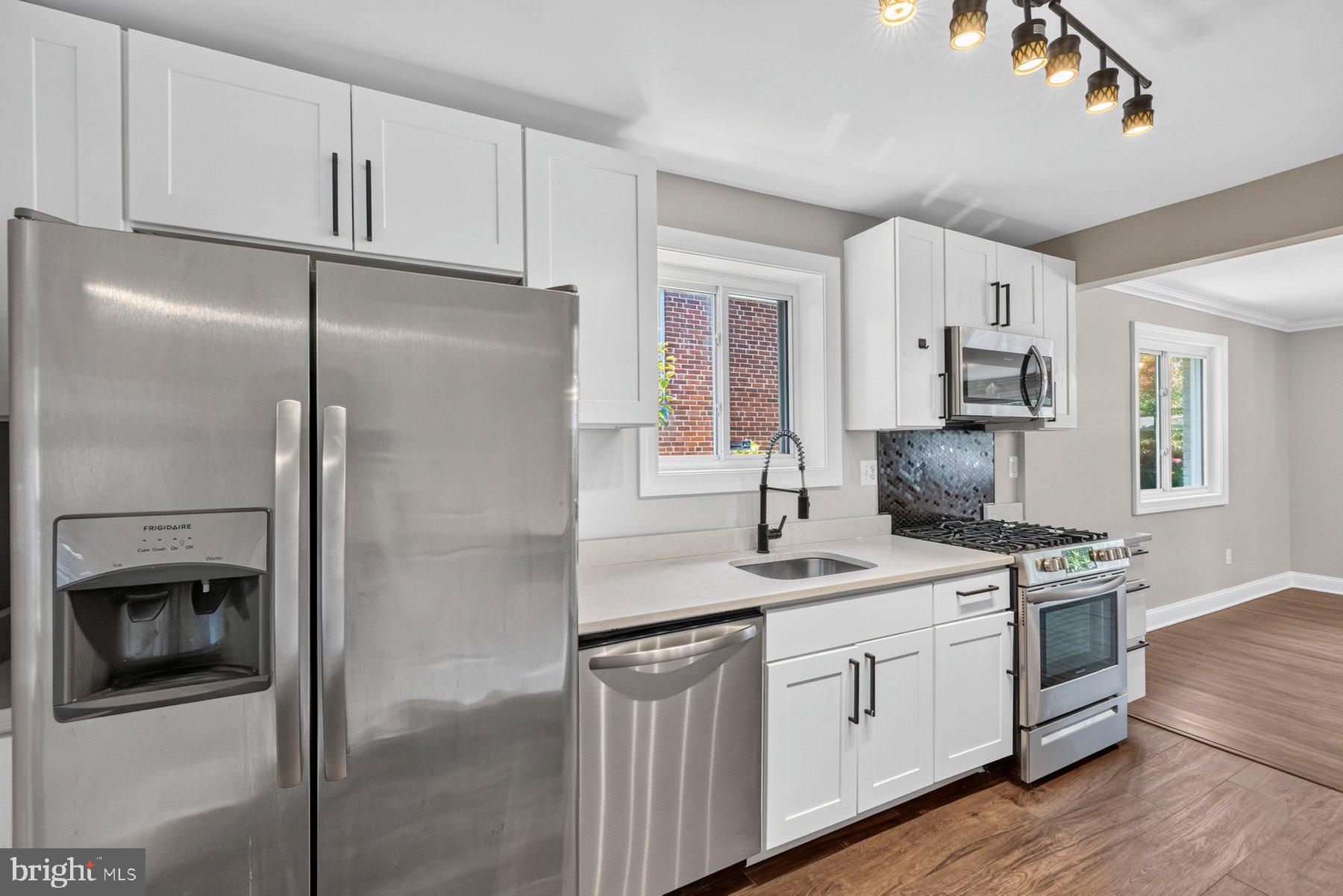 911 Newhall Street Silver Spring, MD 20901 - Photo 10 of 28 Kitchen (reverse view)