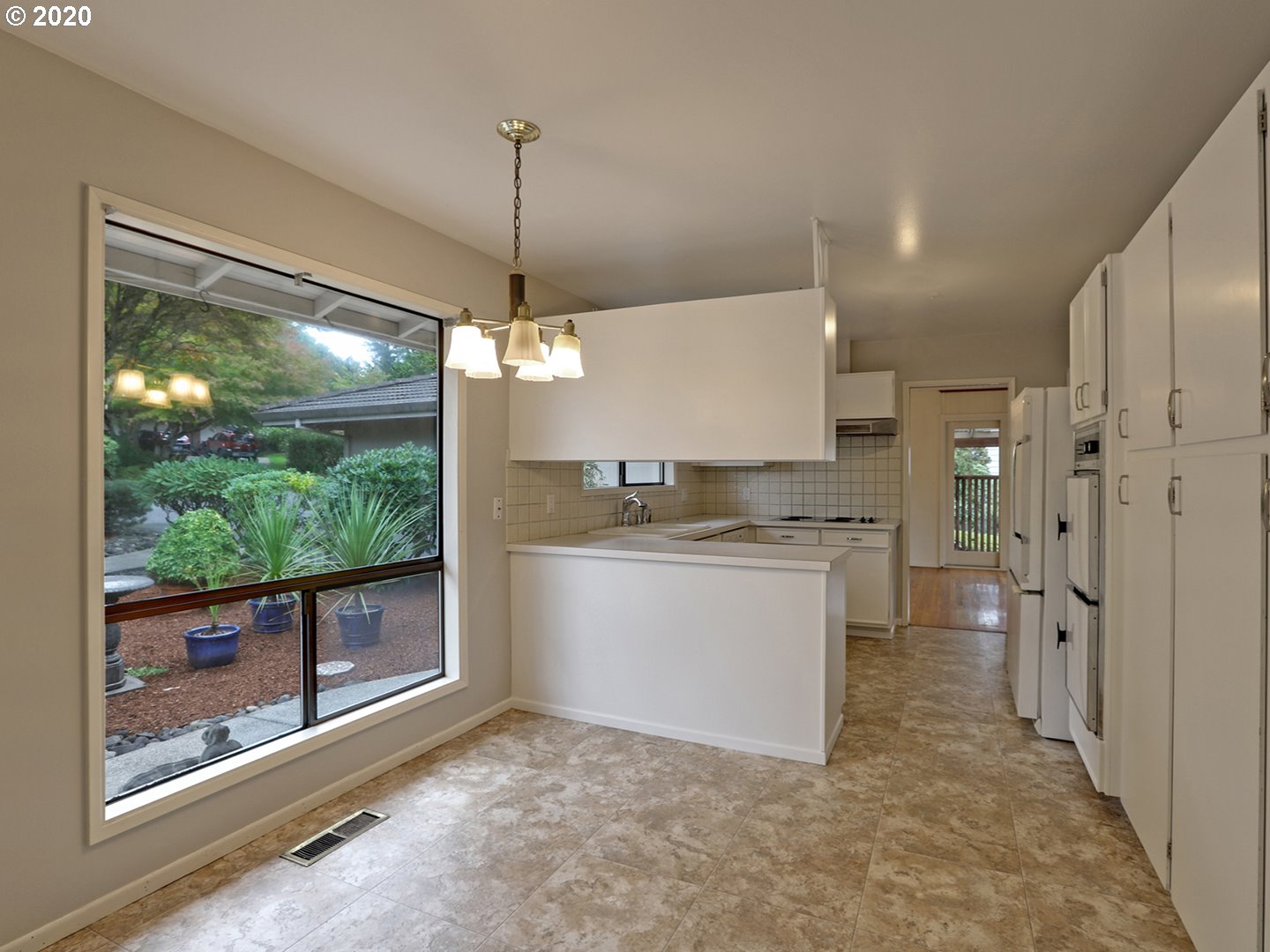 8210 Southwest Ernst Road Portland, OR 97225 - Photo 8 of 21 Gallery Image 8