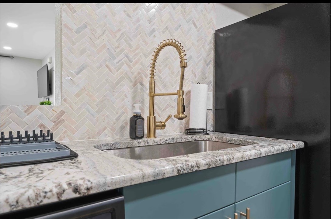 1500 Lake Shore Drive Waco, TX 76708 - Photo 3 of 16