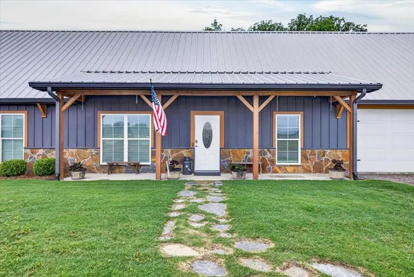 $549,000 | 114 Lakewood Road, Trinidad, TX 75163