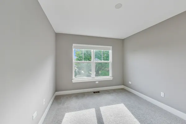 $4,249 | 25 Clay Avenue, Unit D, Highwood, IL 60040