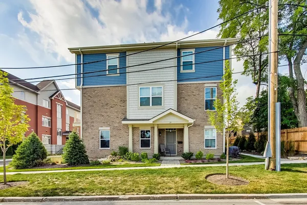 $4,249 | 25 Clay Avenue, Unit D, Highwood, IL 60040