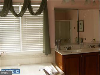 11 Valentine Road Ivyland, PA 18974 - Photo 10 of 12 Bathroom
