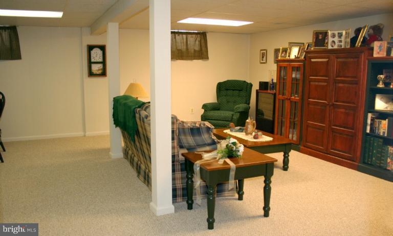 819 Petem Road Kingsville, MD 21087 - Photo 16 of 24 Family Room