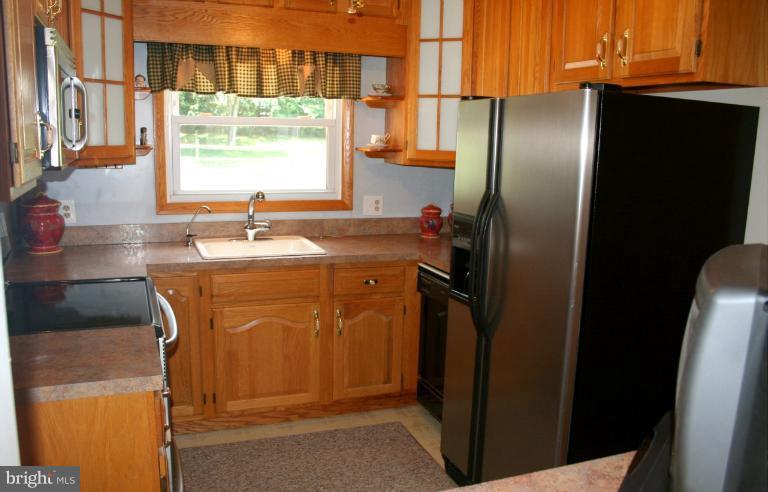 819 Petem Road Kingsville, MD 21087 - Photo 3 of 24 Kitchen