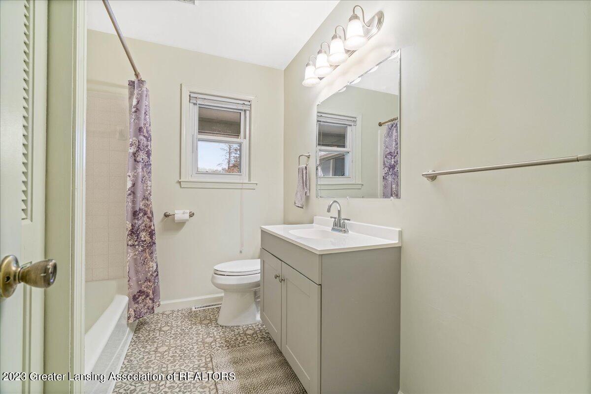 2921 Clinton Road Lansing, MI 48906 - Photo 24 of 50 33-Media Jett-33