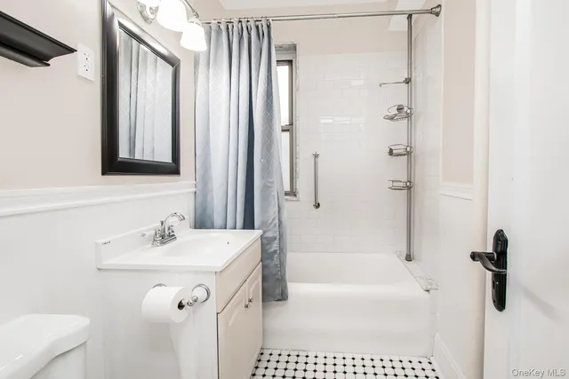 a view of empty room with windows