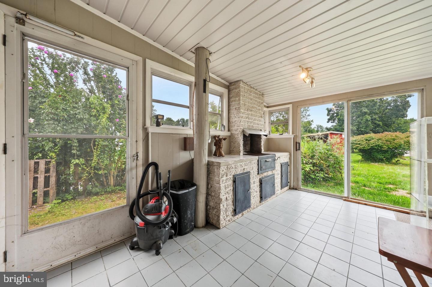 25327 Highfield Road Cascade, MD 21719 - Photo 17 of 52 Sun Room