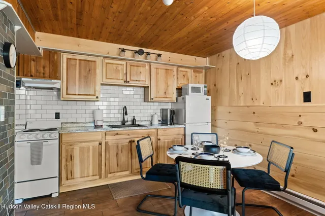 $325,000 | 70 Highlands Lane, Unit E2, Hunter, NY 12442