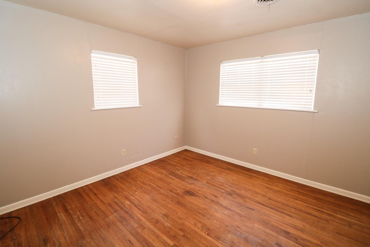 450 County Road 29 Muleshoe, TX 79347 - Photo 15 of 27 an empty room with wooden floor and windows