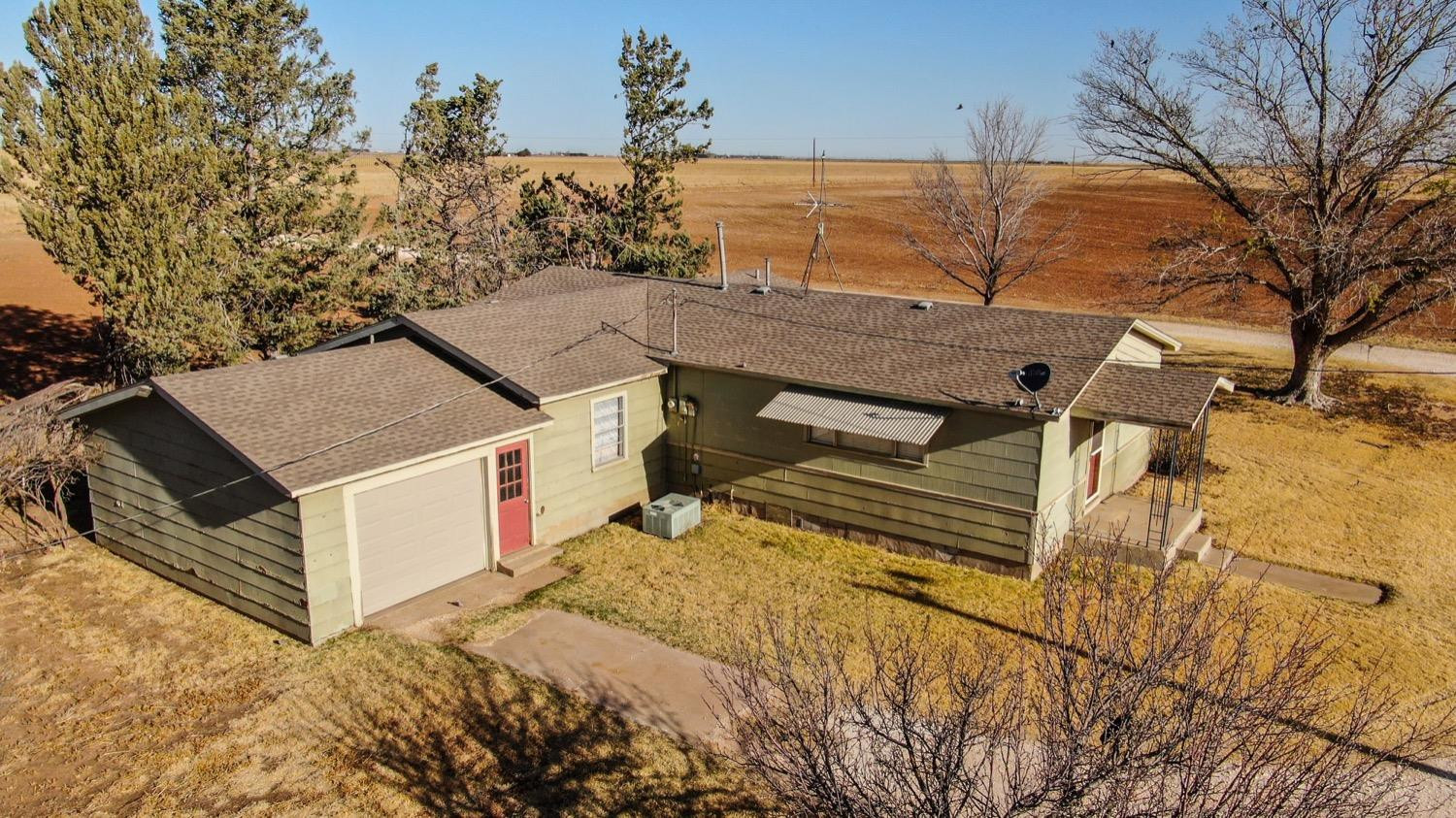450 County Road 29 Muleshoe, TX 79347 - Photo 20 of 27 a view of a house with a snow