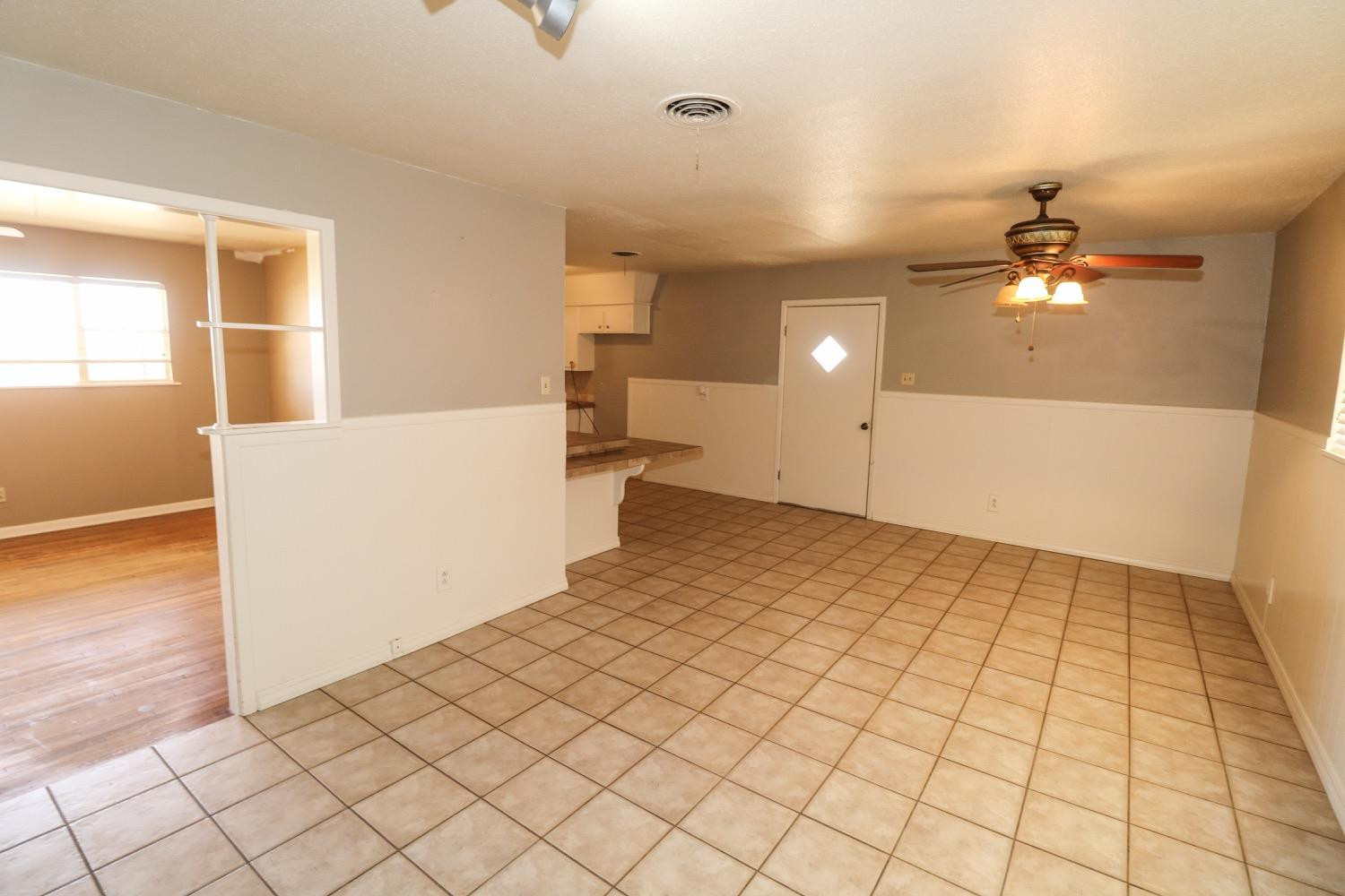 450 County Road 29 Muleshoe, TX 79347 - Photo 8 of 27 a view of a livingroom with furniture