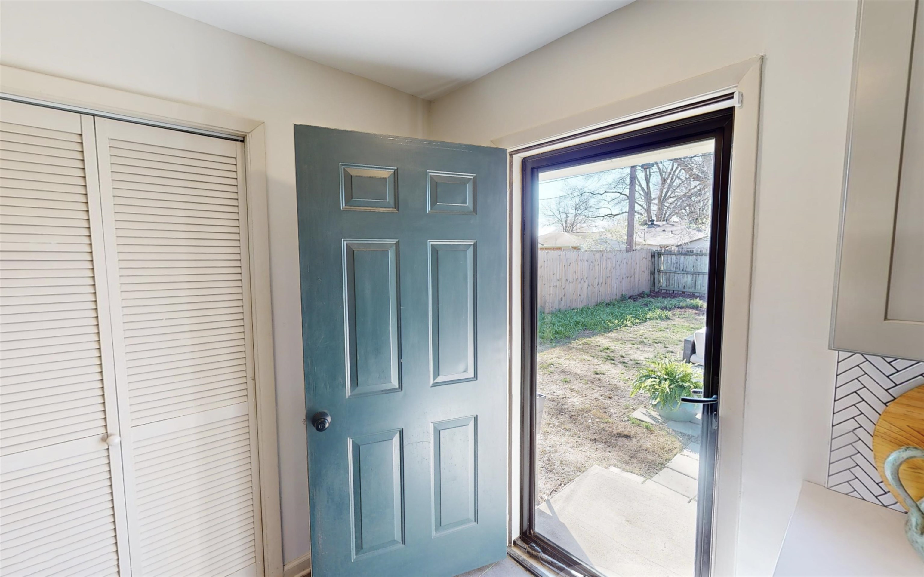 4779 Dee Road Memphis, TN 38117 - Photo 18 of 35 a view of a room that has a window in front of it