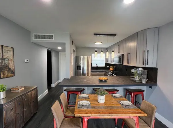$1,700 | 1630 Embassy Drive, Unit 306, West Palm Beach, FL 33401