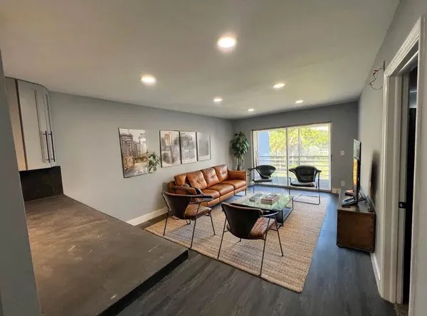 $1,700 | 1630 Embassy Drive, Unit 306, West Palm Beach, FL 33401