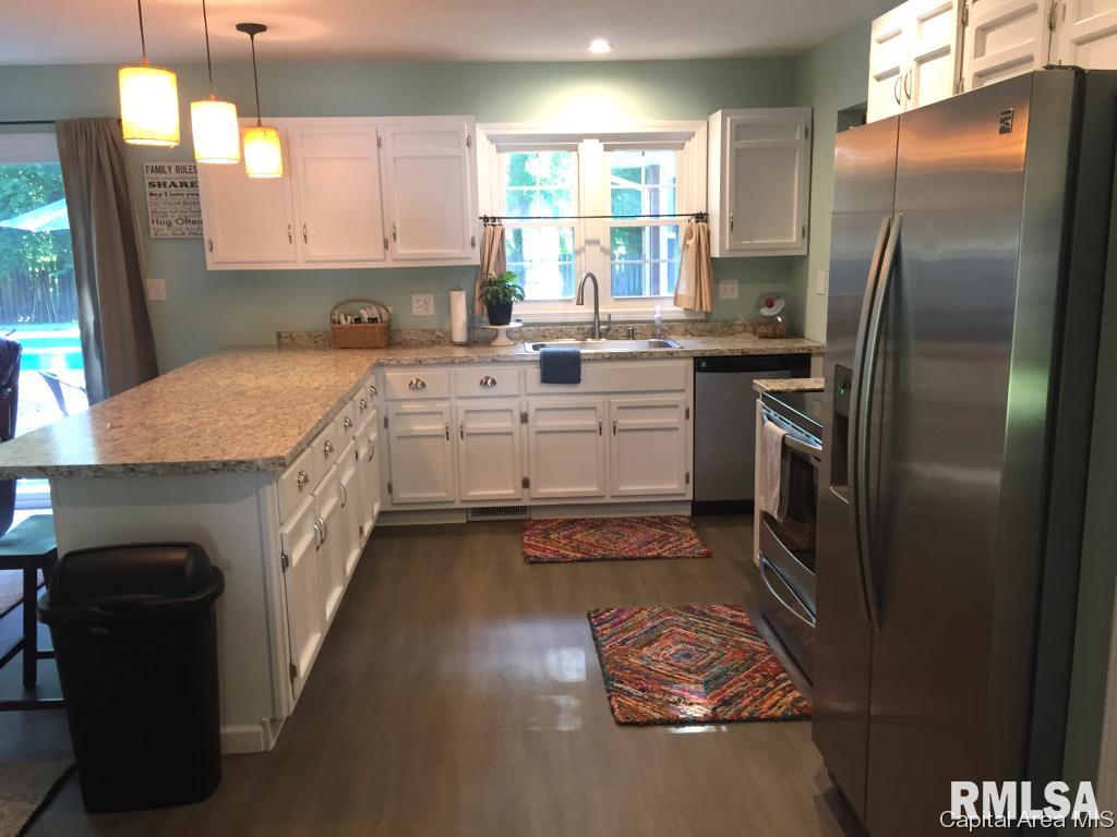 207 Deer Creek Road Rochester, IL 62563 - Photo 9 of 33