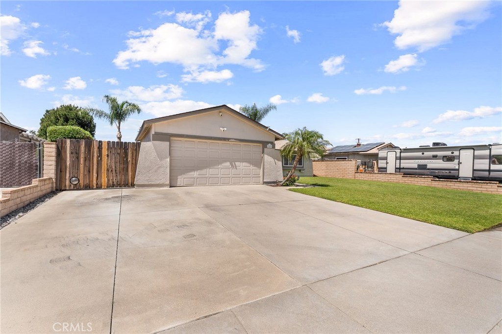 12536 Reed Avenue Grand Terrace, CA 92313 - Photo 25 of 33 Plenty of driveway space