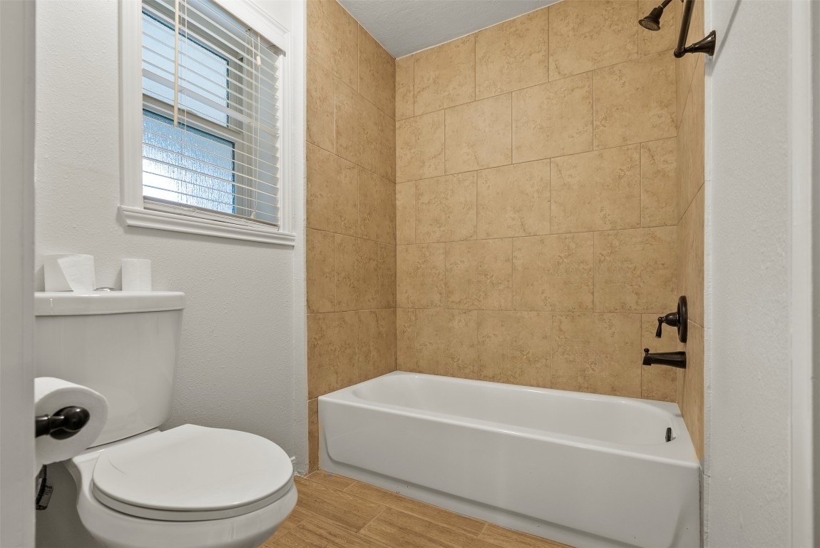 10455 Shell Rock Road La Porte, TX 77571 - Photo 15 of 22 Primary Bathroom