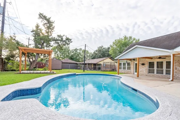 $2,550 | 10455 Shell Rock Road, La Porte, TX 77571