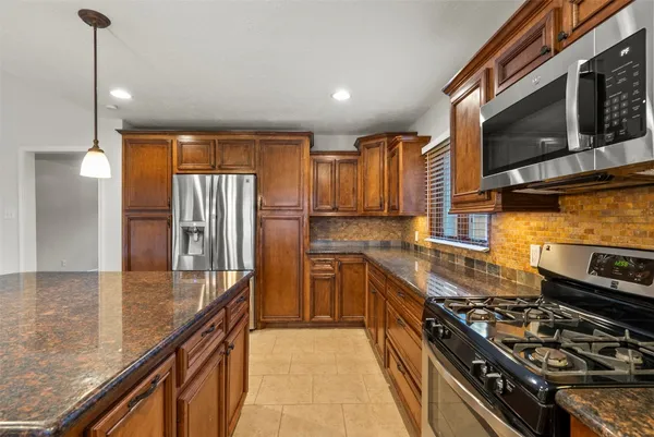 $2,550 | 10455 Shell Rock Road, La Porte, TX 77571