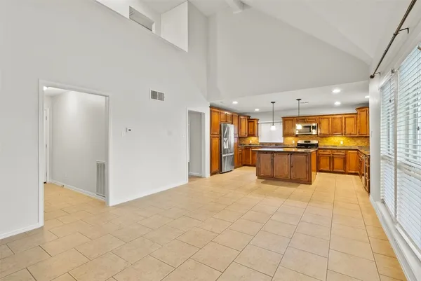 $2,550 | 10455 Shell Rock Road, La Porte, TX 77571