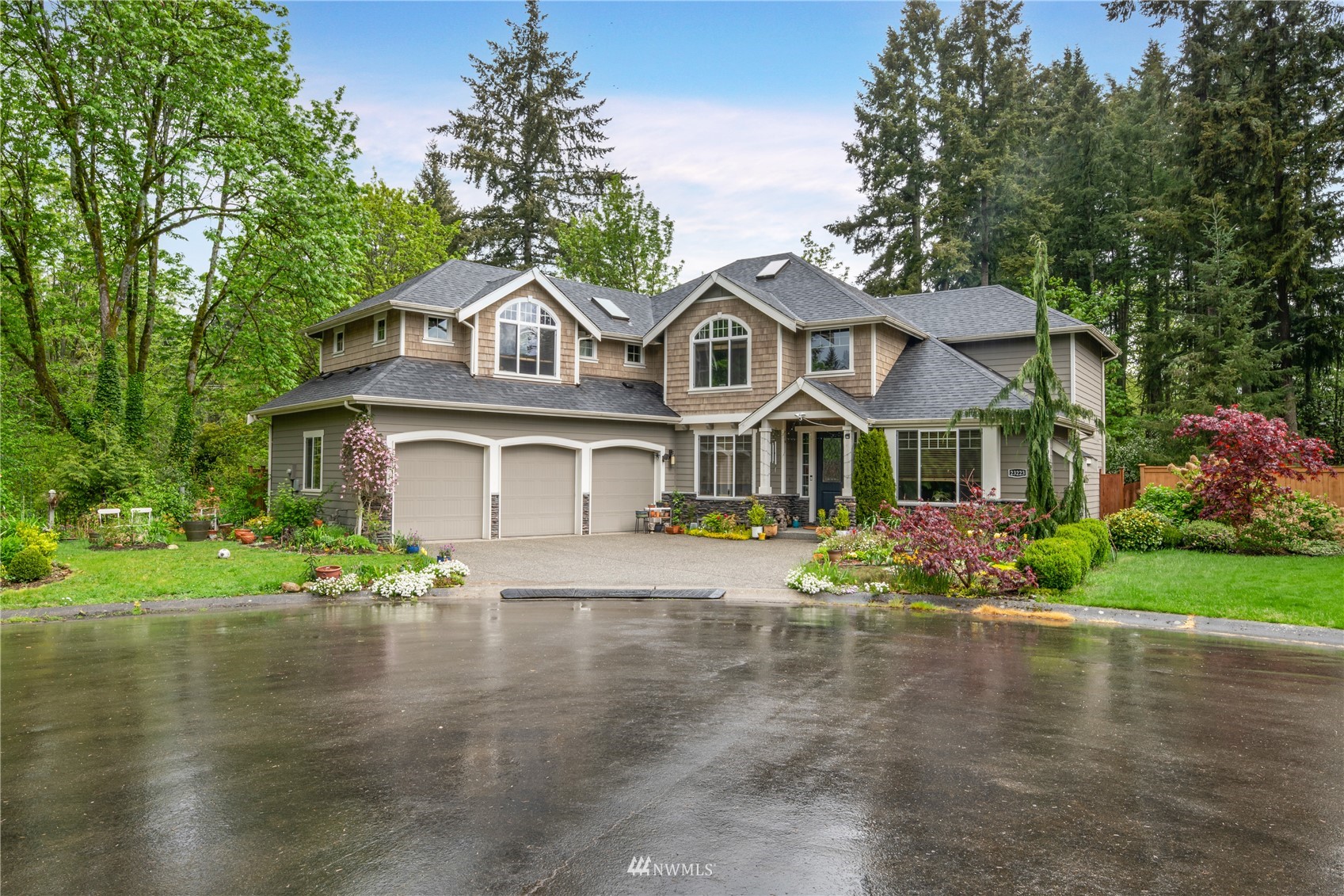 23231 Locust Way Bothell, WA 98021 - Photo 4 of 21 a front view of a house with a yard
