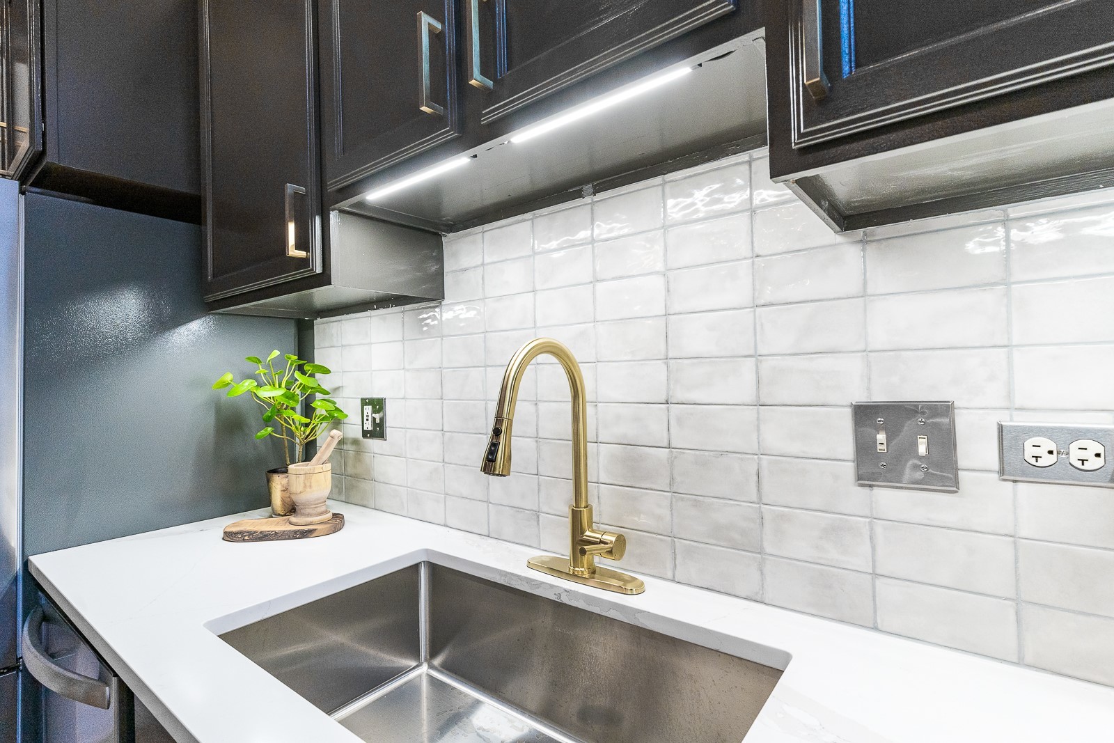 215 North Aberdeen Street, Unit 502B Chicago, IL 60607 - Photo 6 of 12 a kitchen with a sink and a potted plant
