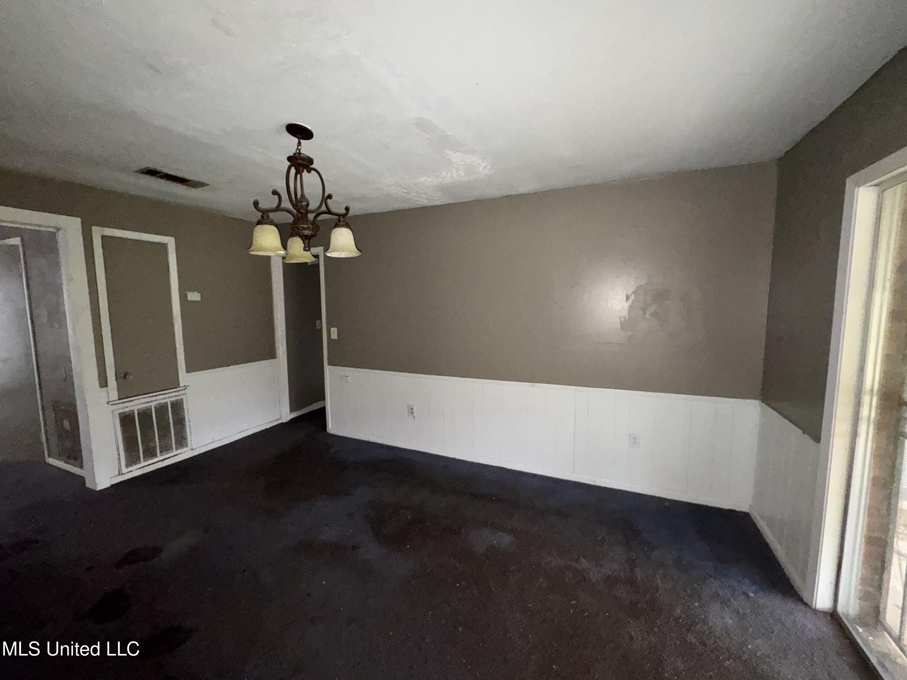 605 1st Street Northeast Magee, MS 39111 - Photo 4 of 25 IMG_9731