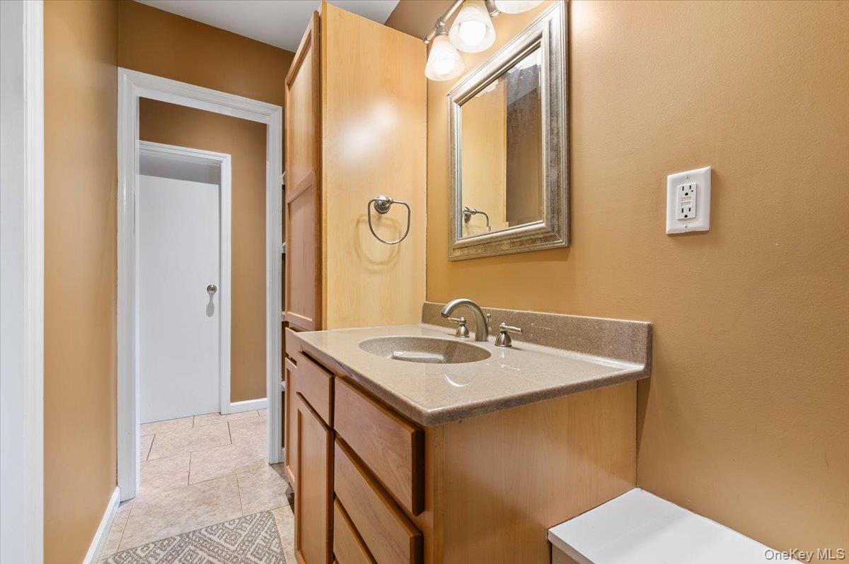 96 Plainview Road Woodbury, NY 11797 - Photo 32 of 38