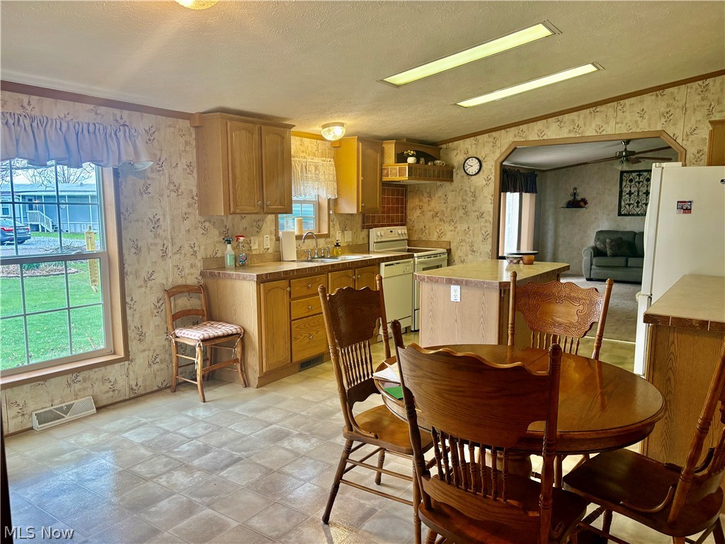 5852 Cleveland Road, Unit 22 Wooster, OH 44691 - Photo 17 of 35 Dining area.