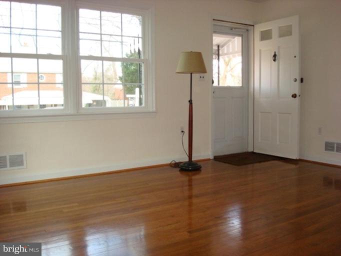 1518 Hanby Street Silver Spring, MD 20902 - Photo 3 of 13 Lots of Natural Light
