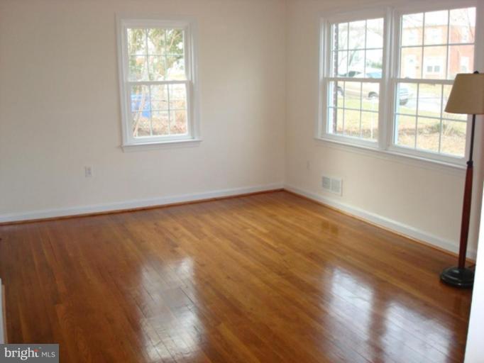 1518 Hanby Street Silver Spring, MD 20902 - Photo 4 of 13 Beautiful Hardwood Floors