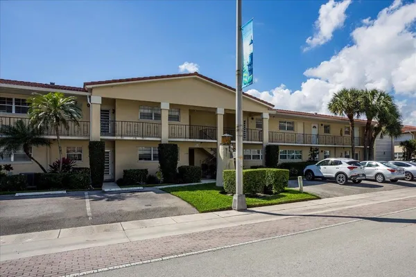 $155,000 | 2160 Northeast 36th Street, Unit 36, Lighthouse Point, FL 33064