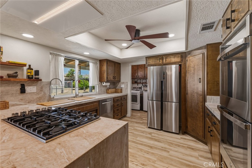 16230 St Timothy Road Apple Valley, CA 92307 - Photo 22 of 51 Kitchen 6 burner gas range