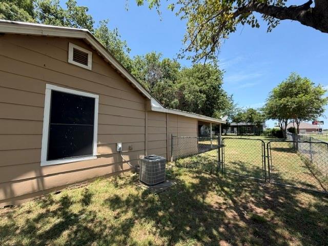 105 2nd Valley View, TX 76272 - Photo 2 of 17