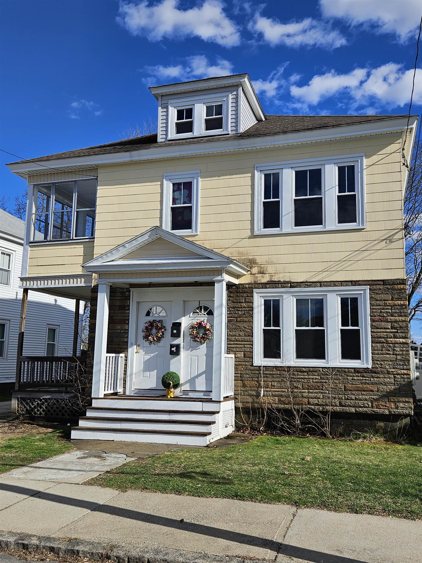 52 Gilman Street Nashua, NH 03060 - Photo 2 of 12